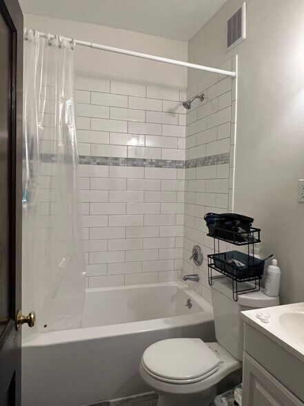 Building Photo - 52 Queensberry St