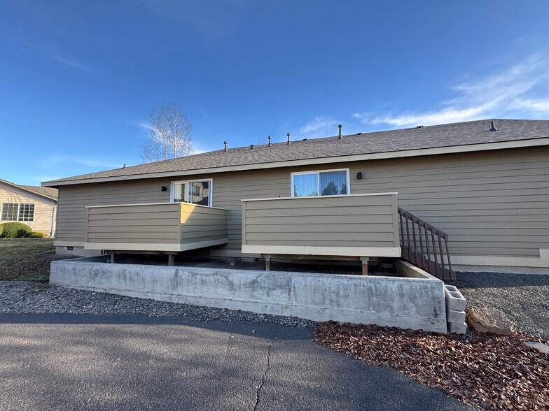 Building Photo - 2062 NE Chanel Ct