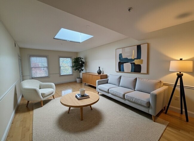 Primary Photo - 121 Centre St