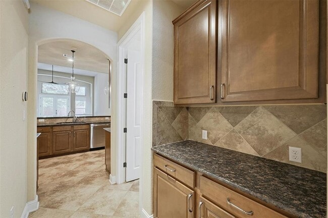 Building Photo - 211 Lake Como Dr