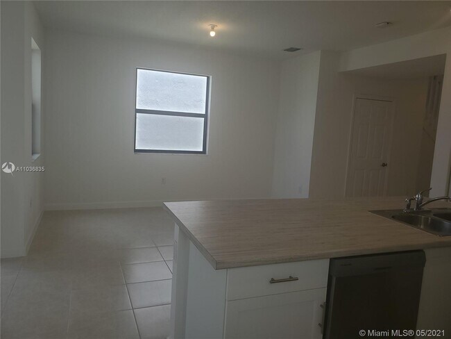 Building Photo - 11036 W 35th Way