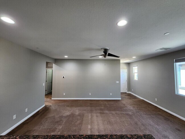 Building Photo - Beautiful Single Story 3 Bedroom close to Cadence