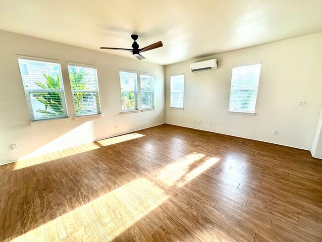 Building Photo - Beautiful Pet Friendly Home in Ewa Gentry!