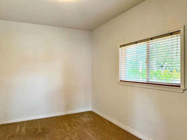 Building Photo - The perfect Old Town Poulsbo VIEW Bungalow...