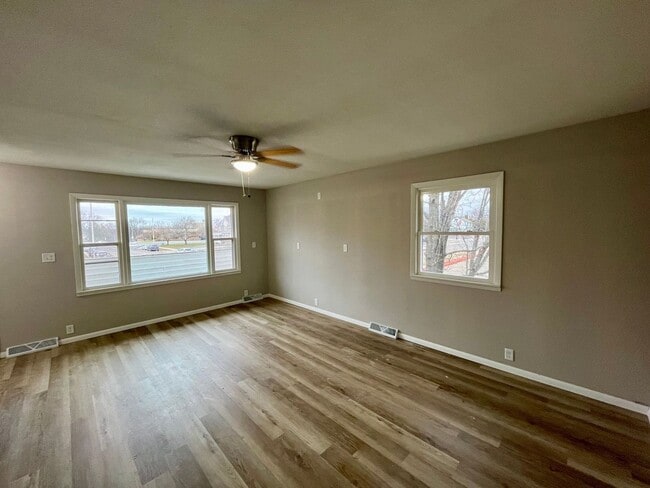 Building Photo - 311 6th St S