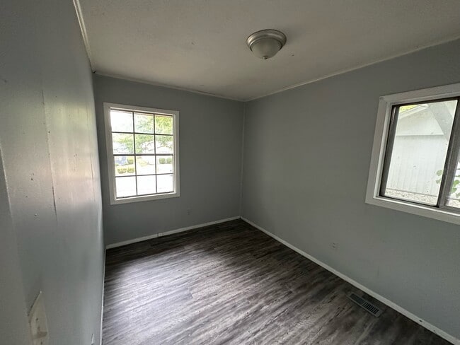 Building Photo - 920 Timberline Dr