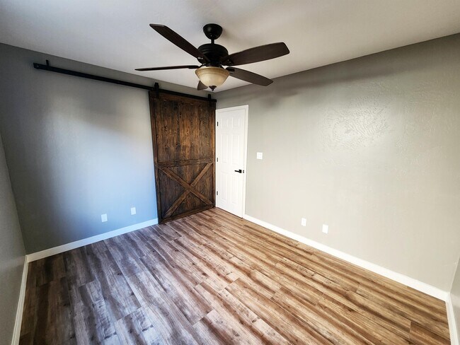 Building Photo - 8608 Hoodsport Ave