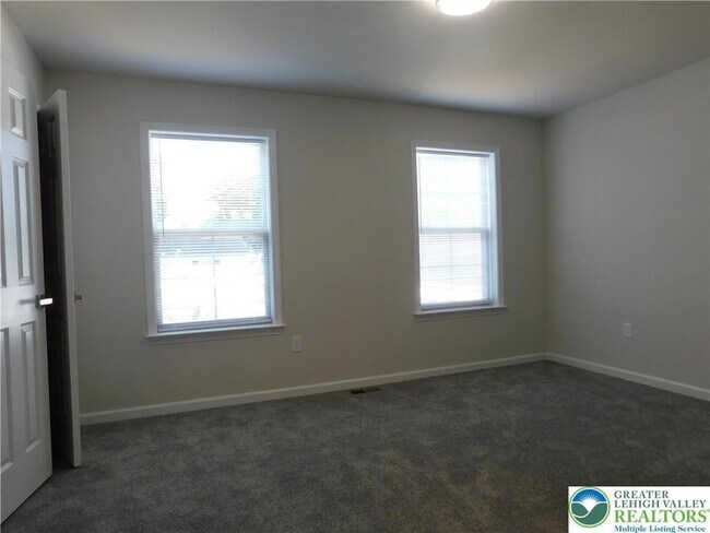 Building Photo - 326 E Frankford St