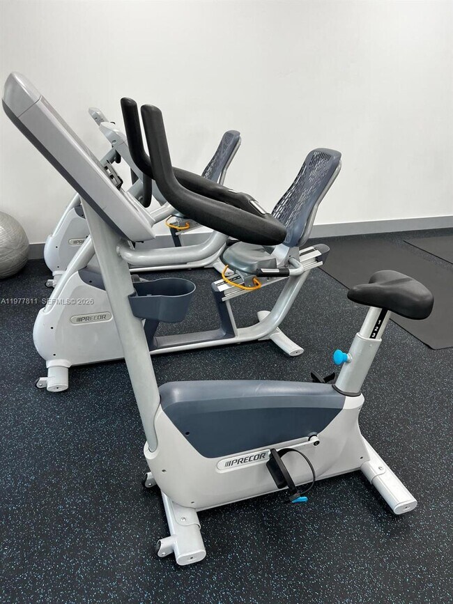 Building Photo - 17021 N Bay Rd