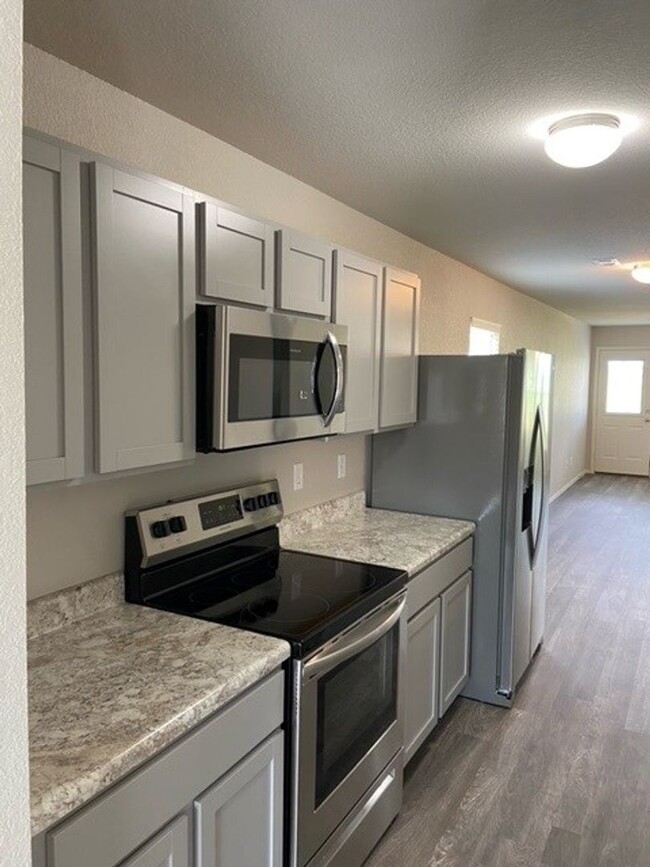 Building Photo - *Pre-leasing* Three Bedroom | Two Bath Hom...