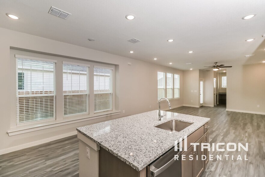 Building Photo - 1637 Palo Verde Wy