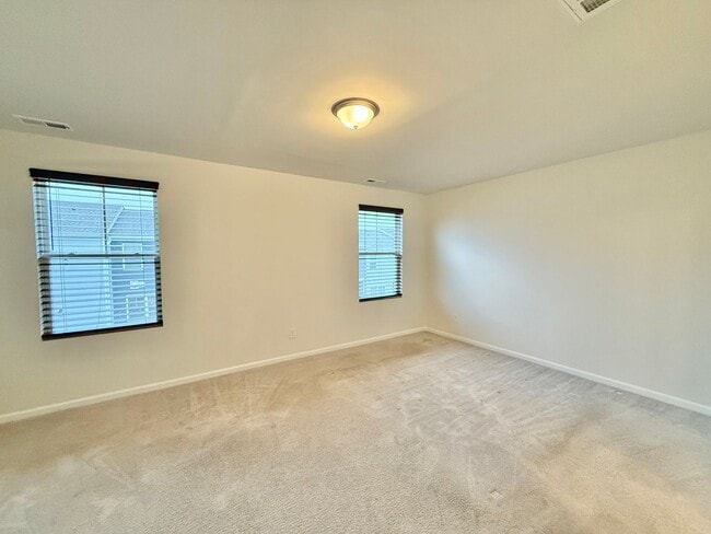 Building Photo - Stunning 3BD, 3.5BA Raleigh Townhome in the Desirable 5401 North Community Within Walking Distanc...