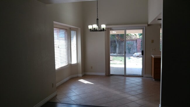 Building Photo - 2-Story home in NE Fresno, Clovis Unified Schools, super clean!