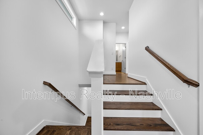 Building Photo - 962 9th Ave S