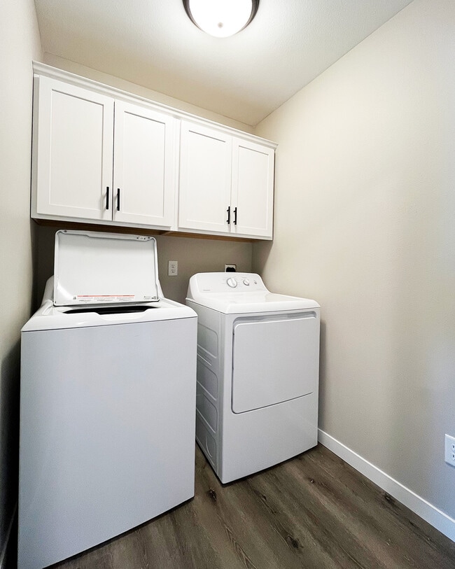 Building Photo - Timberwolf Townhomes