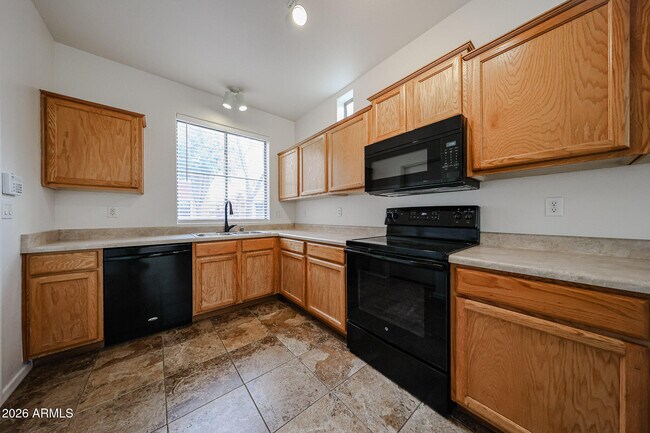 Building Photo - 961 E Redondo Dr