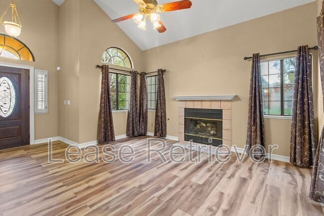 Building Photo - 1921 Ridgemont Way