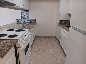 Building Photo - 2-bedroom, 2-bathroom home located in the vibrant city of Albuquerque
