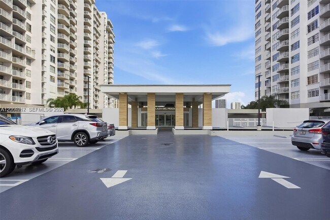 Building Photo - 18071 Biscayne Blvd