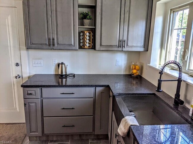 Building Photo - 3553 Ingleside Rd