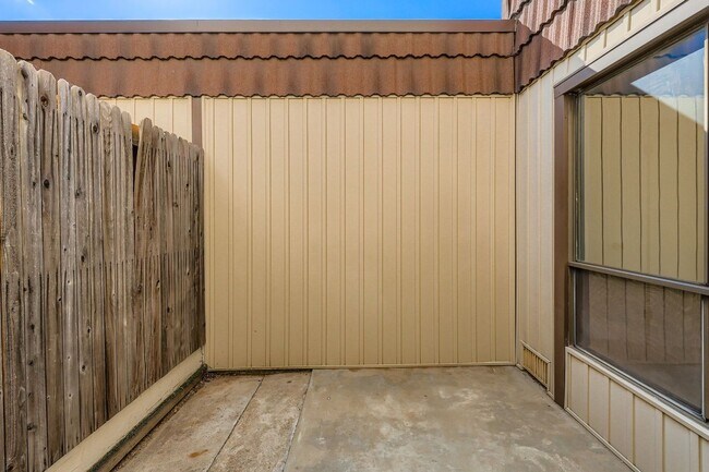 Building Photo - Fantastic Location Near Kendrick Lake Park!