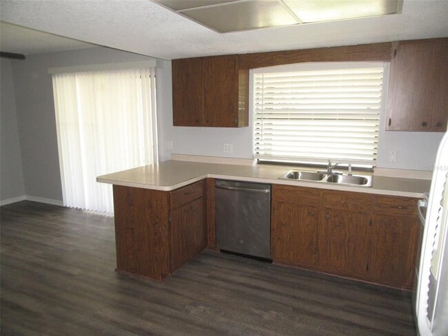 Building Photo - 1074 Birchcrest Blvd