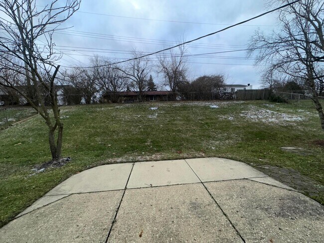 Building Photo - 3535 Paris Blvd