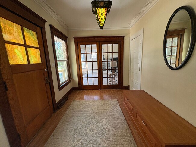 Building Photo - 601 Rumely St