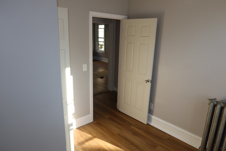 Unit 2 Bdr - 16 Benton St