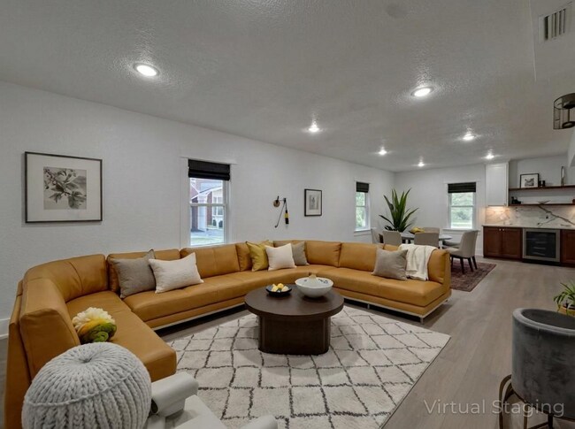 Building Photo - 16 Panorama Dr