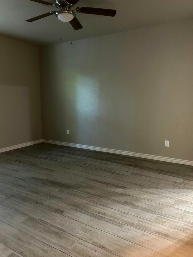 Building Photo - 2607 Leroy Ln