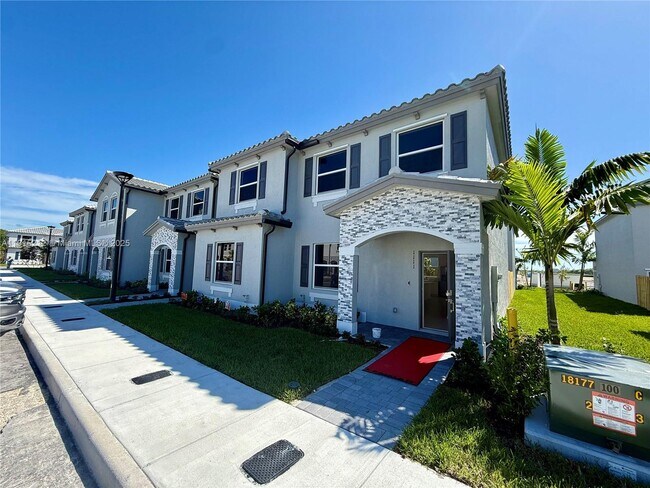 Building Photo - 1111 SE 2nd St