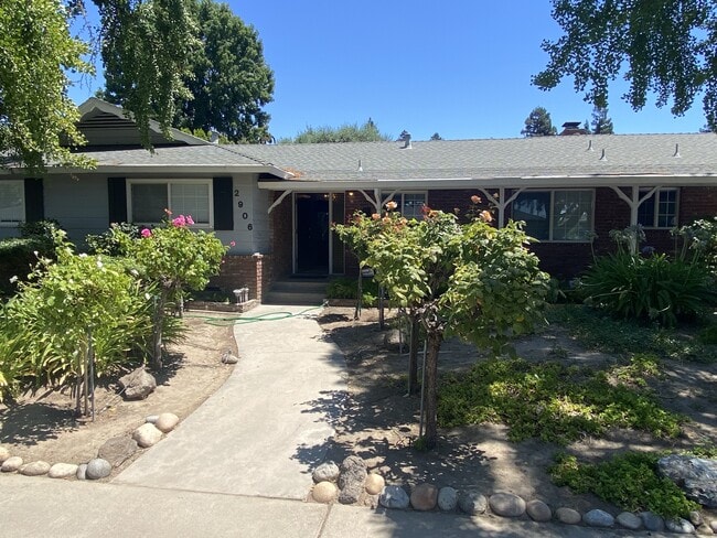 Primary Photo - 2906 Warwick Ln
