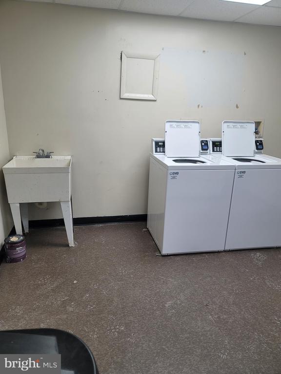 Building Photo - 625 Chesapeake St SE