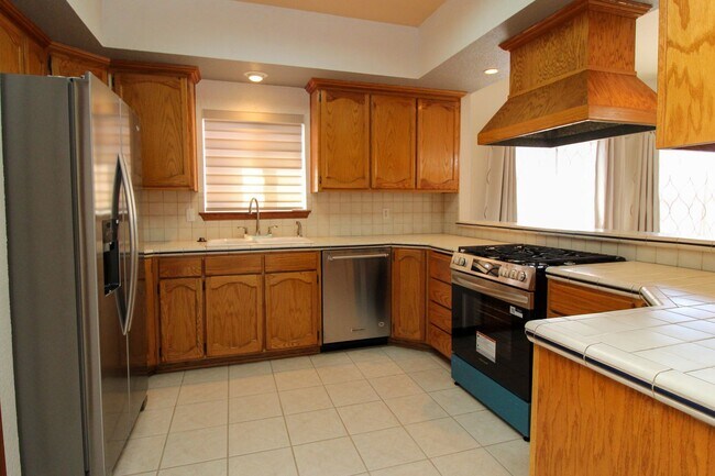 Building Photo - 2081 Paseo Del Prado Dr