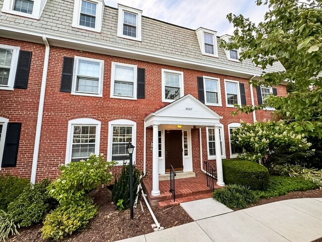 Building Photo - Charming 1 Bed 1 Bath Condo In Amenity-filled Fairlington Villages - Water Included