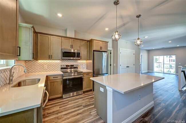 Building Photo - 1 Conklin St