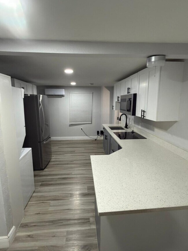 Building Photo - 1100 Beverly Ave NW