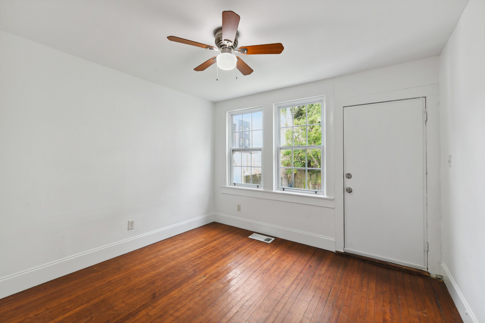 Building Photo - 2526 Jena St