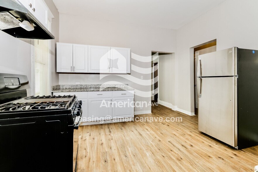 Building Photo - 728 S 35th St