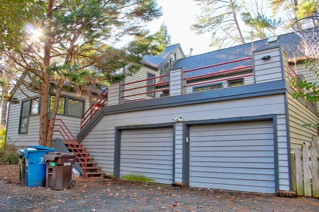 Building Photo - 3628 Carlisle Dr