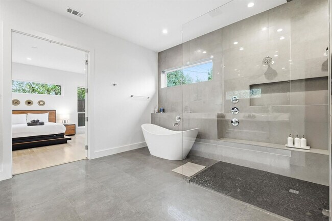 Building Photo - 3714 Highgrove Dr