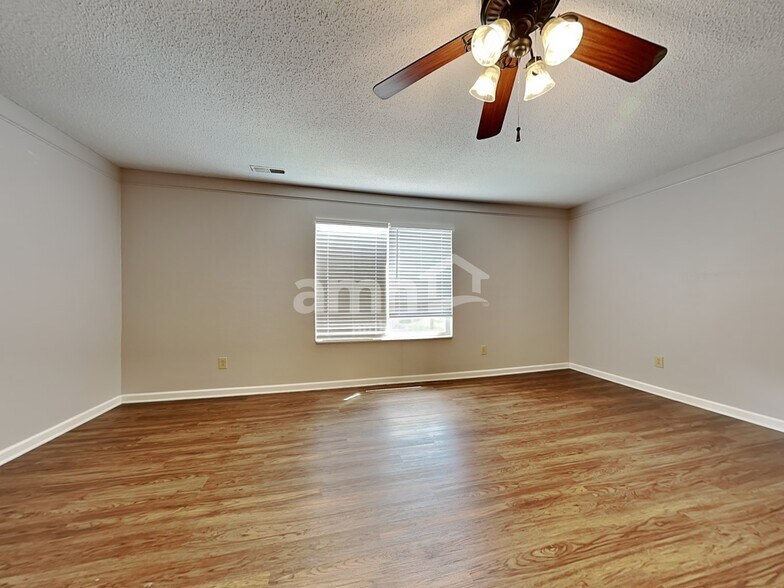 Building Photo - 1178 Oak Leaf Rd