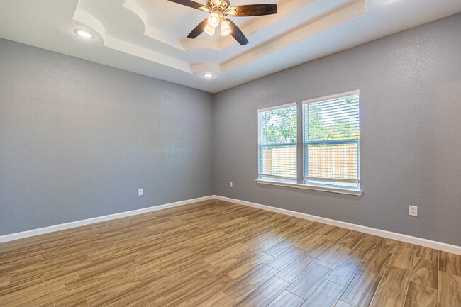 Building Photo - 479 Corliss