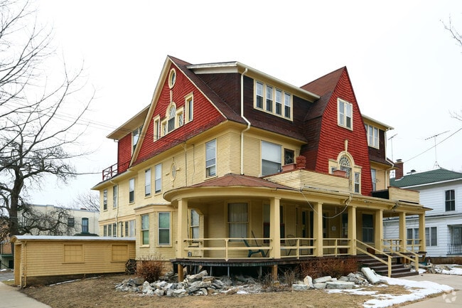 Primary Photo - 70 S Chapel St