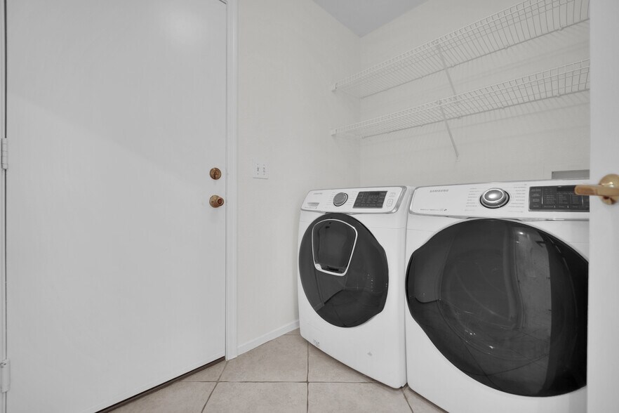 Building Photo - 1542 Misty Sky Dr