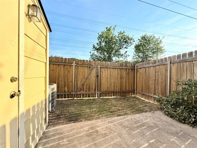 Building Photo - 11901 Swearingen Dr