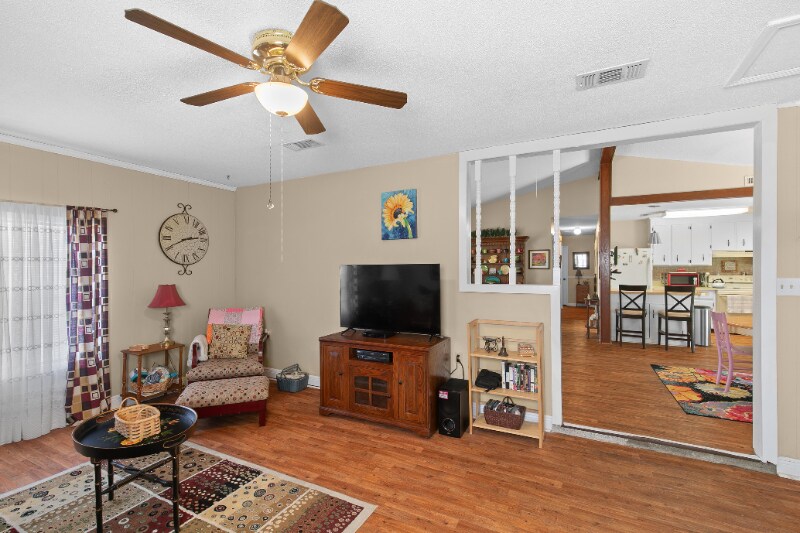 Building Photo - 202 Peartree Cir