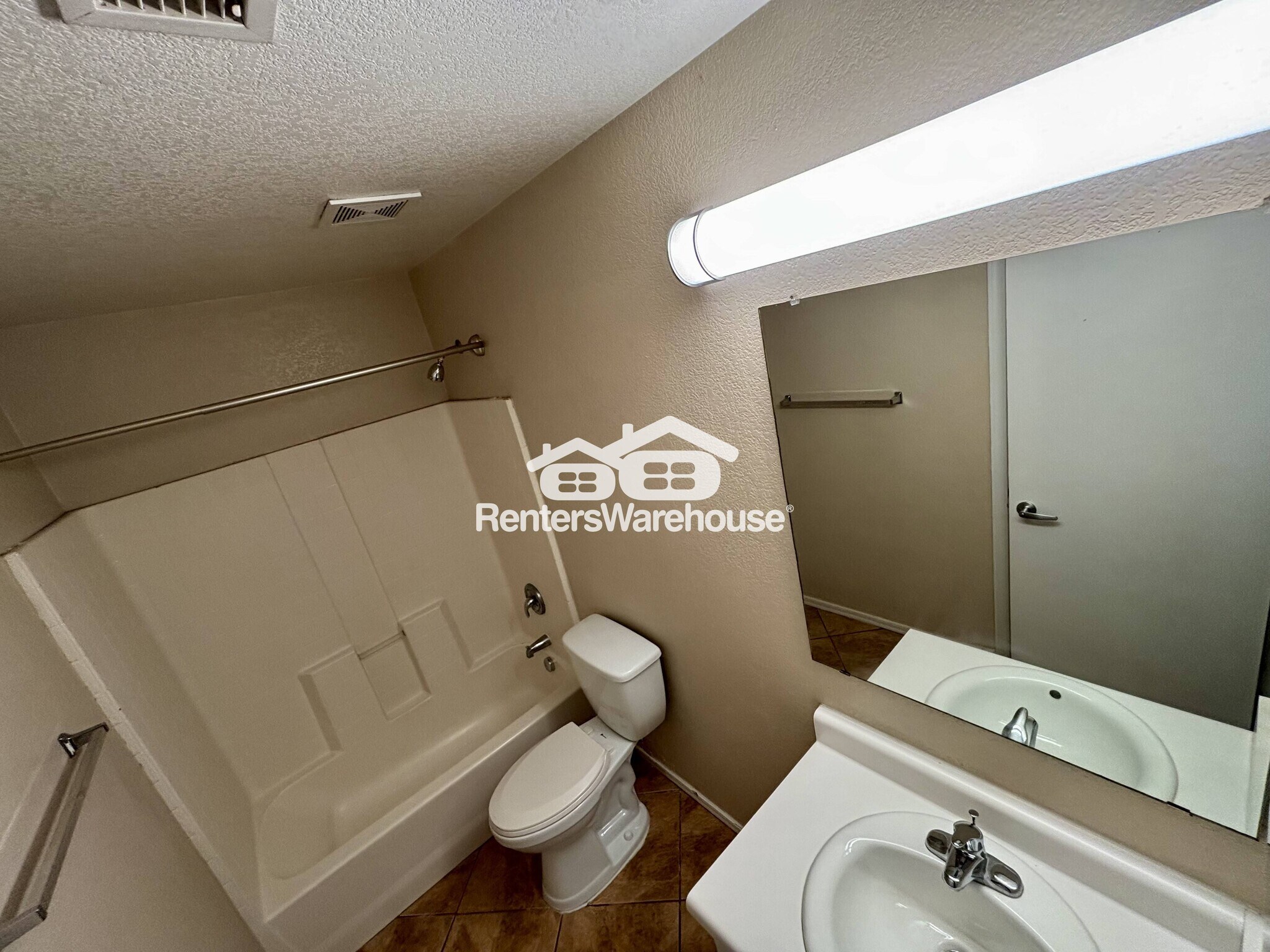 Building Photo - 2607 S 71st Dr