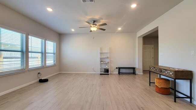 Building Photo - 363 Witchhazel Way